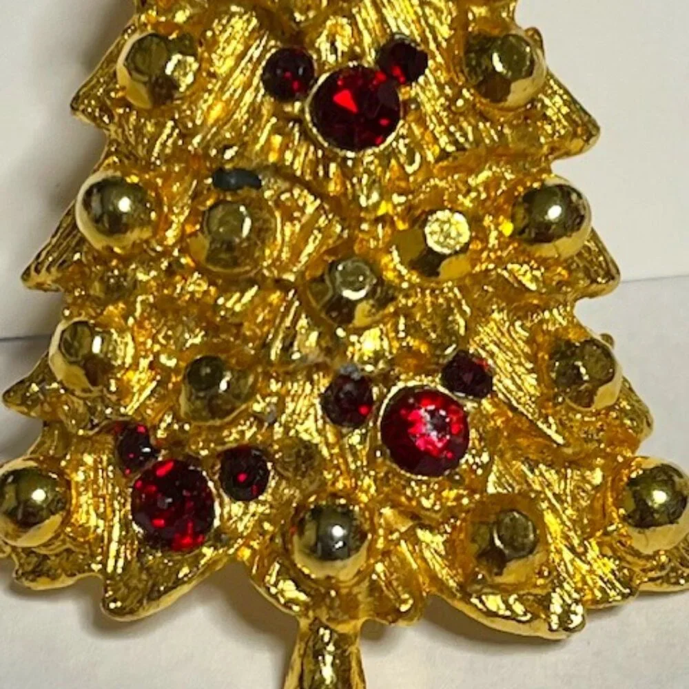 VTG Walt Disney 3D Christmas Tree Gold Tone Mickey Mouse Pin Brooch 1.5